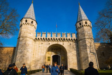 Topkapı Sarayı 'nın ana kapısı, nam-ı diğer Babusselam. İstanbul Türkiye - 12.27.2021