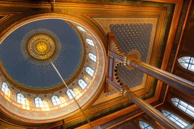 Yıldız Hamidiye Camii. İstanbul 'daki Yıldız Camii Kubbesi. Ramazan veya kandil veya laylat al-Qadr veya İslami sanat arkaplan fotoğrafı. İstanbul Türkiye - 12.25.2021