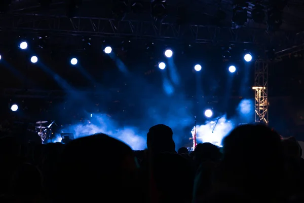 Fondo Concierto Evento Los Proyectores Azules Con Efecto Niebla Escenario — Foto de Stock