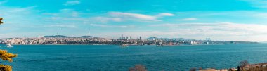 Topkapı Sarayı 'ndan Kadıköy ve Uskudar ilçeleri de dahil olmak üzere, İstanbul' un Asya tarafı veya anadolu kesiminin panoramik görünümü.