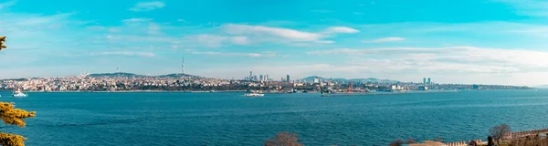 从Topkapi宫俯瞰伊斯坦布尔亚洲一侧或安纳托利亚一侧 包括Kadikoy和Uskudar地区的全景 — 图库照片