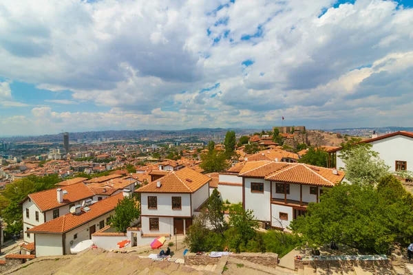 从安卡拉城堡到安卡拉的土耳其传统住宅和城市景观 土耳其首都的背景照片 — 图库照片