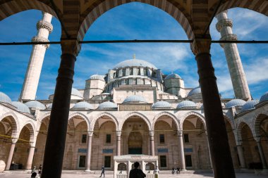 Süleyman Camii. Osmanlı mimari arka plan fotoğrafı. İstanbul 'un camileri. İstanbul Türkiye - 5.13.2022
