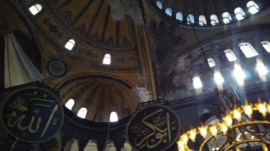 Ayasofya ya da Ayasofya Camii. İstanbul arka plan 4k video seyahat. İstanbul Türkiye - 4.25.2022