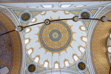 Konya 'daki Sultan Selim Camii' nin Kubbesi. İslami mimari arka plan fotoğrafı. Konya Türkiye - 5.18.2022