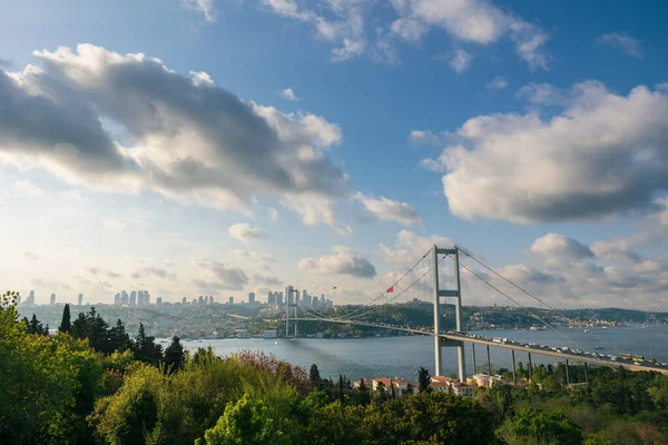Vue Istanbul Avec Pont Bosphore Ciel Nuageux Coucher Soleil Voyage — Photo