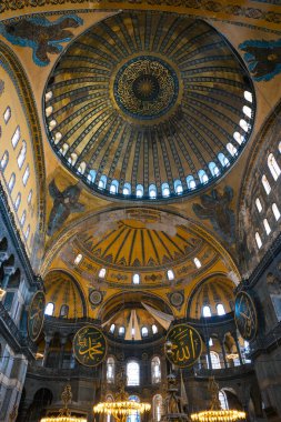 Ayasofya Camii ve Ayasofya 'nın İstanbul' daki manzarası geniş. İstanbul Türkiye - 4.25.2022