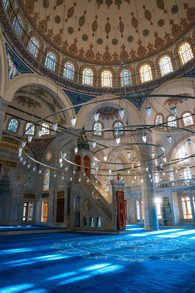 Azapkapı Beyoğlu 'ndaki Sokollu Mehmet Paşa Camii' nin iç manzarası. İstanbul Türkiye - 1.14.2022