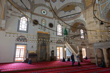 Konya Sultan Selim Camii 'nin içi. İslami arkaplan. Konya Türkiye - 5.18.2022