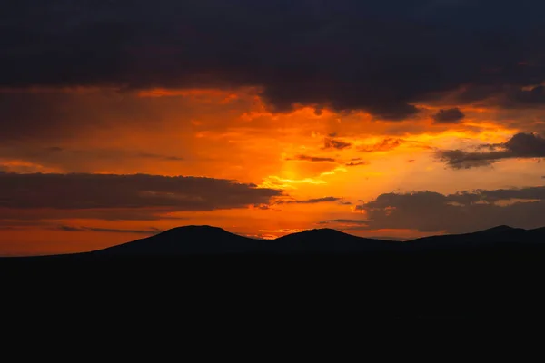 Sonnenaufgang Oder Sonnenuntergang Über Den Hügeln Oder Bergen Morgens Oder — Stockfoto