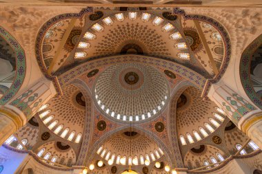 İslami mimari. Ankara 'daki Kocatepe Camii' nin kubbeleri. Ankara Türkiye - 5.17.2022