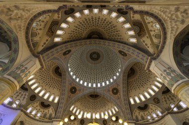 İslami mimari. Ankara 'daki Kocatepe Camii' nin kubbeleri. Ankara Türkiye - 5.17.2022