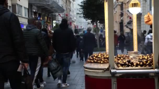 Roasted Chestnuts Cart Istiklal Avenue Istiklal Caddesi Istanbul Turkish Street — 图库视频影像