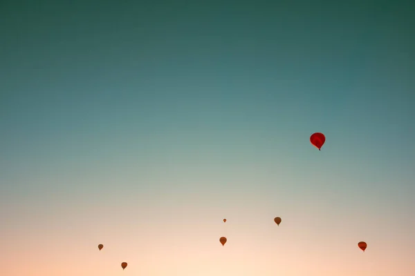 Warme Luchtballonnen Aan Hemel Reisachtergrond Foto Cappadocië Lucht Bij Zonsopgang — Stockfoto