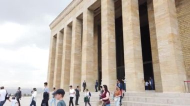 Anitkabir. Mustafa Kemal Atatürk 'ün anıtmezarını ziyaret eden Türk halkı. Ankara Türkiye - 5.16.2022