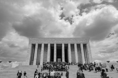 Anitkabir ve Türk halkı. Ankara 'daki Atatürk mozolesi. Atatürk 'ün 10 Kasım anma günü veya 10 Kasım arkaplan fotoğrafı. Ankara Türkiye - 5.16.2022