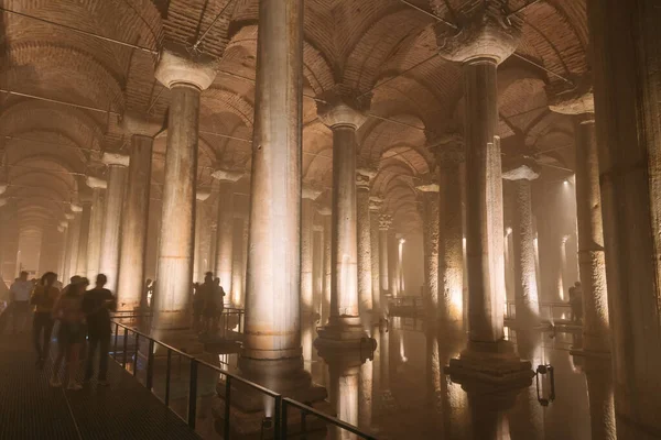 Tourists Basilica Cistern Yerebatan Sarnici Noise Grain Included Selective Focus — Foto de Stock