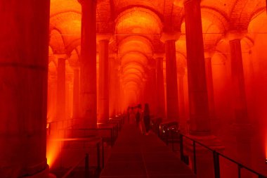 Bazilika Sarnici veya Yerebatan Sarnici. Gürültü ve tahıl dahil. Seçici odaklanma. İstanbul Türkiye - 8.3.2022