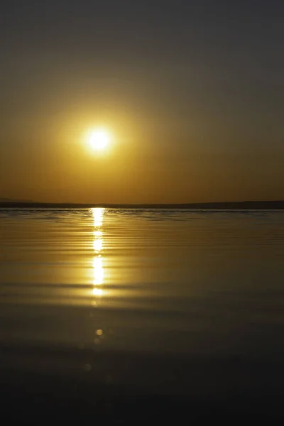 Pôr Sol Foto História Vertical Pôr Sol Sobre Lago Foco — Fotografia de Stock