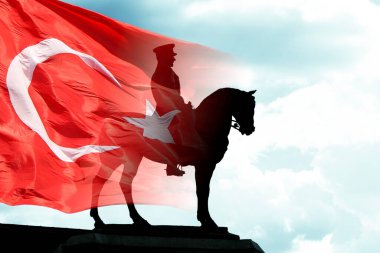 Türk Bayrağı ve Mustafa Kemal Atatürk anıtı. 29 Ekim Türkiye Cumhuriyet Günü veya 29 Ekim Cumhuriyet Bayrami arkaplan fotoğrafı.