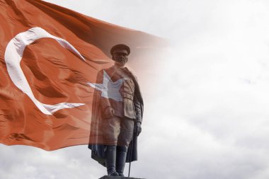 29 Ekim, Türkiye cumhuriyet günü. Atatürk heykeli ve metin için kopyalama alanı bulunan Türk Bayrağı.