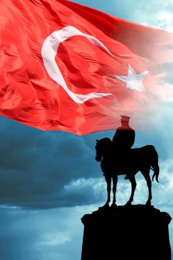 Türk Bayrağı ve Atatürk anıtı. 29 Ekim veya 29 Ekim cumhuriyet bayrami dikey arkaplan fotoğrafı.