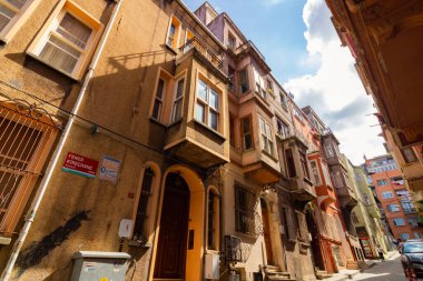İstanbul 'un Balat ilçesinde Osmanlı mimarisi. İstanbul Türkiye - 8.20.2022