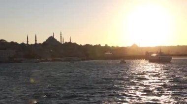 İstanbul 4k video günbatımında. İstanbul 'daki arka plan görüntülerine git. İstanbul Türkiye - 9.7.2022