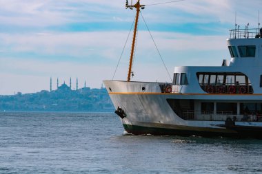 Feribot ve İstanbul. İstanbul 'un ünlü feribotları. Kadıköy 'den görüntü.