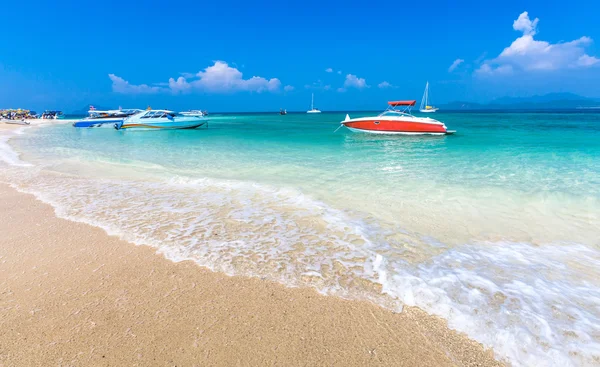 Lagoa praia mar céu azul — Fotografia de Stock