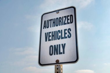 Yetkili araçlar sadece Carlsbad, California 'da imzalanır.