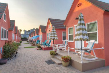 Oceanside, California 'da dışında mercan paleti olan küçük kamaralar.