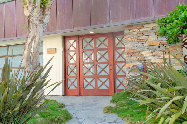 Large front door with glass panels and sidelights in La Jolla, California — Stock Photo, Image