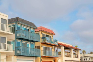 Kaliforniya 'daki La Jolla' da çok katlı binalar.