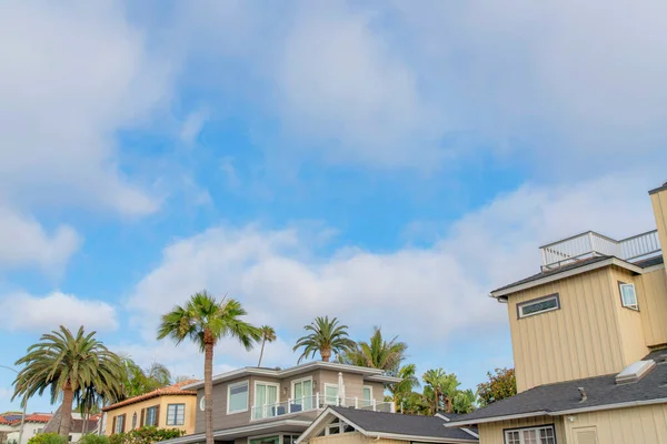 캘리포니아,라 졸라에 있는 주거용 주택들의 낮은 각도 — 스톡 사진