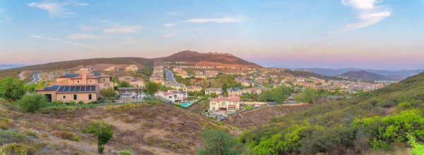 Panoramautsikt över ett inhägnat samhälle i San Diego, Kalifornien — Stockfoto