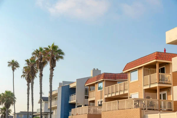 Πολύπλοκα κτίρια με παραδοσιακά σχέδια στο Oceanside, Καλιφόρνια — Φωτογραφία Αρχείου