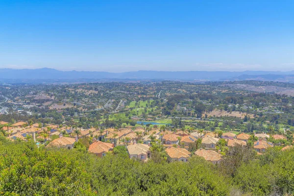 Laguna Niguel gemeenschap in een hoge hoek uitzicht op Zuid-Californië — Stockfoto