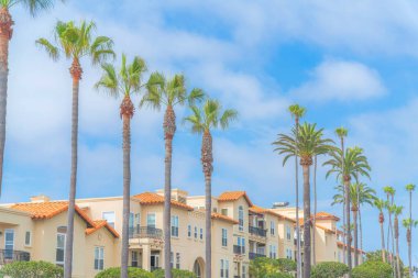 Carlsbad, San Diego, Kaliforniya 'daki Akdeniz tarzı kompleks apartmanlar