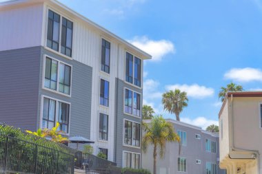La Jolla, San Diego, California 'daki komşu apartmanlar