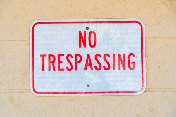 Close-up of a no trespassing sign at San Clemente, Orange County, California — Stock Photo, Image