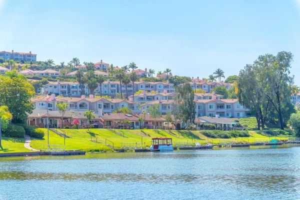 San Marcos Gölü San Marcos yakınlarındaki yerleşim bölgesi, San Diego, California — Stok fotoğraf