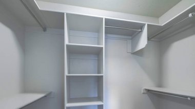 Panorama Boş küçük penceresiz Dolabın içinde dolap açık