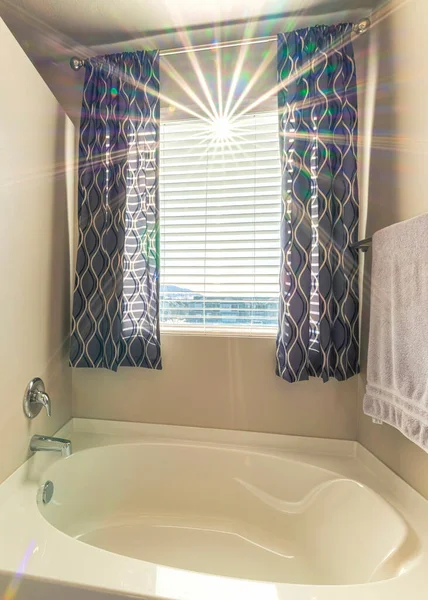 Vertical Bathroom interior with sunrays through the window blinds — Stock Photo, Image