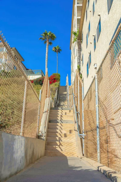 Τσιμεντένιο Μονοπάτι Κατεύθυνση Προς Τις Σκάλες Στο Σαν Κλεμέντε Καλιφόρνια — Φωτογραφία Αρχείου