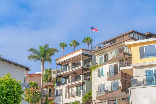 Buurt Appartementengebouwen Met Balkons Palmbomen Buiten San Clemente Californië Low — Stockfoto