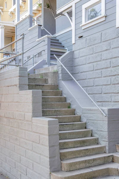 Escaleras Exteriores Con Paredes Bloques Hormigón Que Dirigen Casa San —  Fotos de Stock
