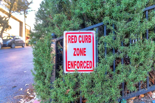 Czerwony Krawężnik Wymuszony Znak Przy Drodze San Francisco Kalifornii Oznakowanie — Zdjęcie stockowe