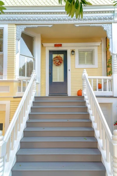 Entrada Una Casa Con Adornos Victorianos Exterior Amarillo San Francisco — Foto de Stock