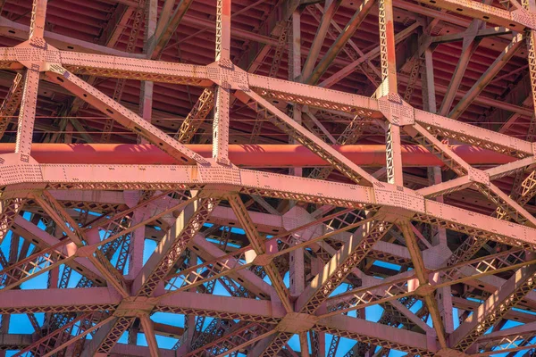 캘리포니아 샌프란시스코에 금문교 Golden Gate Bridge 의붉은 다리의 구조가 각도로 — 스톡 사진